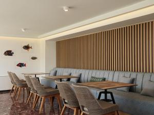 Posezení v ubytování NLH Mati Seafront - Neighborhood Lifestyle Hotels + 37 fotografií