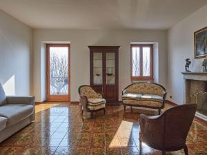 A seating area at Apartment Charlie by Interhome