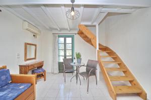 Posezení v ubytování Skopelos Evergreen Apartments + 90 fotografií