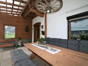 Posedenie v ubytovaní Apartment Brettfall Blick by Interhome