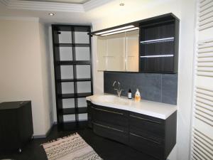 Kúpeľňa v ubytovaní Apartment Brettfall Blick by Interhome