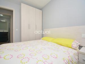 A bed or beds in a room at Super Beach 10H