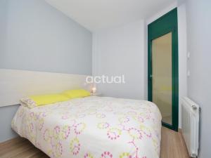 A bed or beds in a room at Super Beach 10H