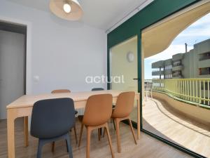 A balcony or terrace at Super Beach 10H