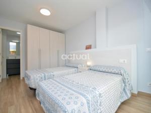A bed or beds in a room at Super Beach 10H