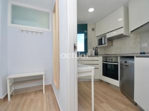 A kitchen or kitchenette at Super Beach 10H