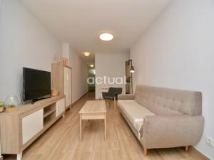 A television and/or entertainment centre at Super Beach 10H