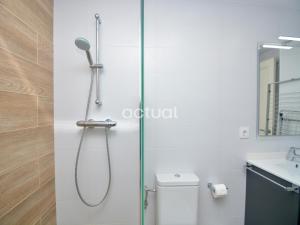 A bathroom at Super Beach 10H