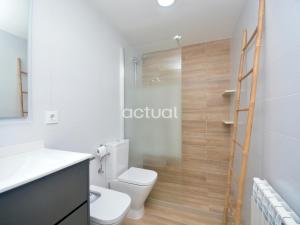 A bathroom at Super Beach 10H
