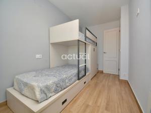 A bed or beds in a room at Super Beach 10H