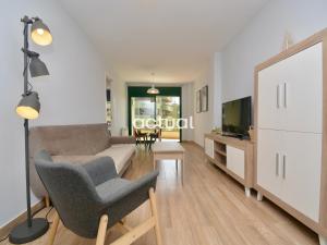 A television and/or entertainment centre at Super Beach 10H