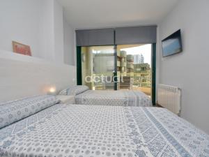 A bed or beds in a room at Super Beach 10H