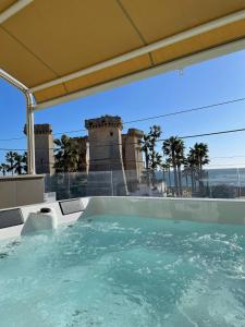 a hot tub on the roof of a house at Residenza 4 Colonne CONTEMPORANEA in Santa Maria al Bagno