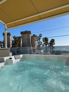 a hot tub with a view of the ocean at Residenza 4 Colonne CONTEMPORANEA in Santa Maria al Bagno