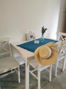 a white dining room table with a hat on it at LEA in Bakarac +15 photos