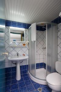 Ванная комната в Latania Apartments