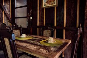 a wooden table with two hats on top of it at Chalé Itape in Guabiruba