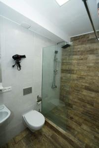 Et badeværelse på Borjomi-Likani Premium Apartments + 71 billeder