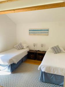 En eller flere senge i et værelse på Aude Escape