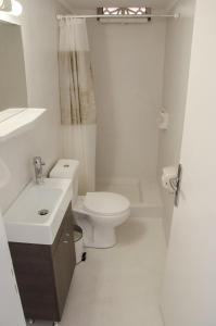 A bathroom at Amaradios