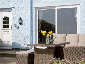 Gallery image of Pass the Keys Cozy 3 Bedroom Cottage with stunning Sea View in Moelfre