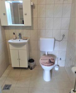 Ένα μπάνιο στο Panoráma Apartman +14 φωτογραφίες