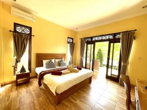 a bedroom with a large bed in a room at PGS HOME STAY in Ubud
