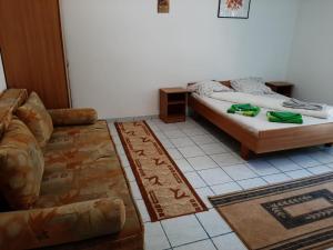 Postel nebo postele na pokoji v ubytování Pensiunea Sapte Pini