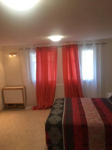 Postel nebo postele na pokoji v ubytování Studio indépendant à 15 min de Lyon et de vienne.