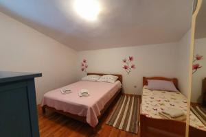 Posteľ alebo postele v izbe v ubytovaní Apartment Relax for max 5 persons Funtana close to the beach