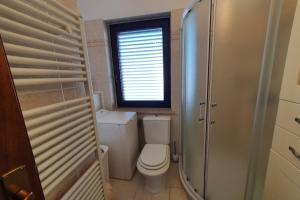 Łazienka w obiekcie Apartment Relax for max 5 persons Funtana close to the beach