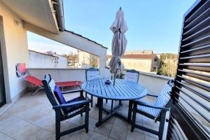 Balkón alebo terasa v ubytovaní Apartment Relax for max 5 persons Funtana close to the beach