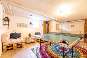 Kemudahan pingpong di Ferienhaus mit 2 Wohnungen - ideal für Familien & Gruppen atau berdekatan