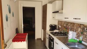 A kitchen or kitchenette at Casa vacanze Isa