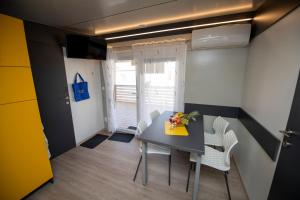 Posedenie v ubytovaní Mali Nordsee Camp - DeLuxe Mobilehome