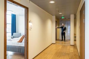Postel nebo postele na pokoji v ubytování Hiisi Hotel Helsinki Jätkäsaari