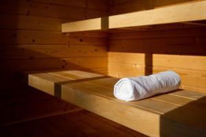 a sauna with a towel sitting on a shelf at Villa Raphia - Maison d'hôtes in Hardelot-Plage +10 photos