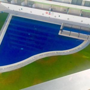 an overhead view of a swimming pool in a building at APARTAMENTO CERCA DEL PASEO Y PORT AVENTURA in Salou