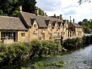 Foto dalla galleria di Spacious 2BR Victorian Cheltenham flat in Cotswolds Sleeps 6 - FREE Parking a Cheltenham