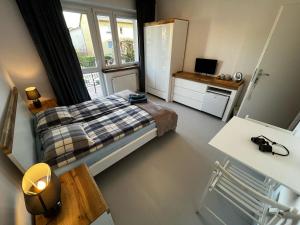 a bedroom with a bed and a desk with a computer at Sun & Fun in Władysławowo