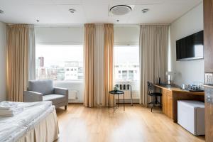TV a/nebo společenská místnost v ubytování Hiisi Hotel Helsinki Jätkäsaari