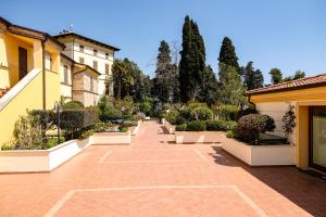Garden sa labas ng L'Antico Uliveto