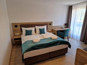 Postel nebo postele na pokoji v ubytování Das Alpensee