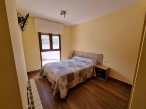 Posteľ alebo postele v izbe v ubytovaní Foz Playa Rapadoira - Bajos con terraza