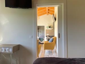 TV a/nebo společenská místnost v ubytování Apartamentos Turísticos VillaCordido Villaframil Ribadeo