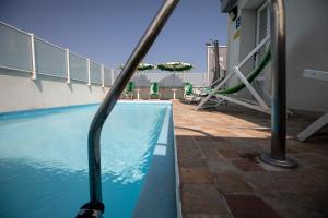 Bazén v ubytování Amadei Hotel Figaro & Apartments nebo v jeho okolí