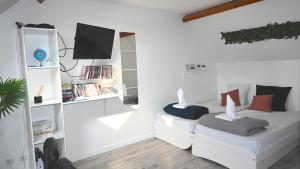 Foto dalla galleria di COSY CHAMBRE CHEZ HABITANT 5mn Aéroport Roissy CDG a Le Mesnil-Amelot