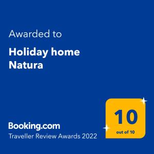 Certifikat, nagrada, logo ili neki drugi dokument izložen u objektu Holiday home Natura