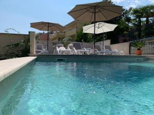 Bazén v ubytování Grand Pool Apartment Ika-Opatija nebo v jeho okolí