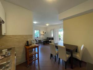 Kuchyň nebo kuchyňský kout v ubytování Grand Pool Apartment Ika-Opatija